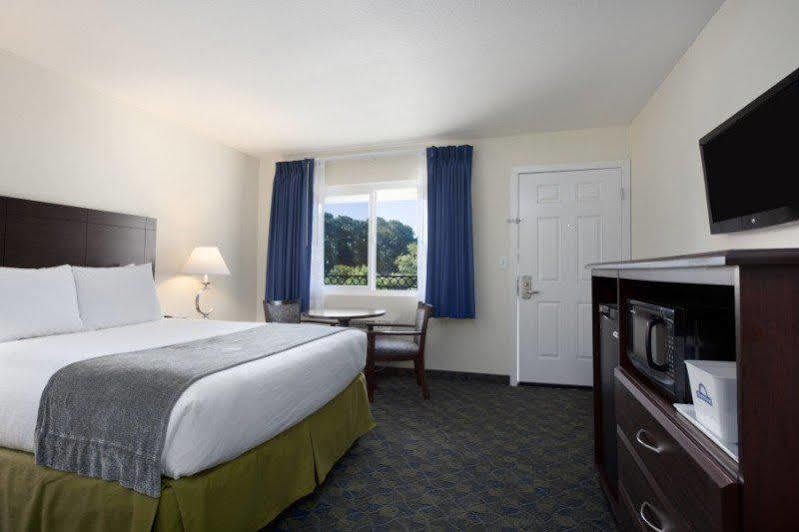 Days Inn By Wyndham Santa Maria Εξωτερικό φωτογραφία